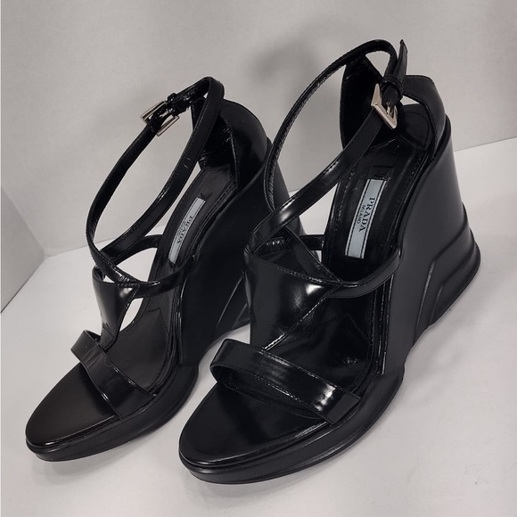 Prada Black Women's Sandals size 7.5 pre
Owned Exellent condition - Picture 3 of 12